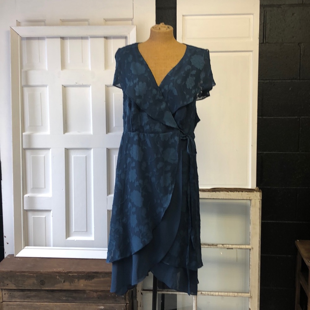 NWT Torrid Wraparound Dress 4X Floral